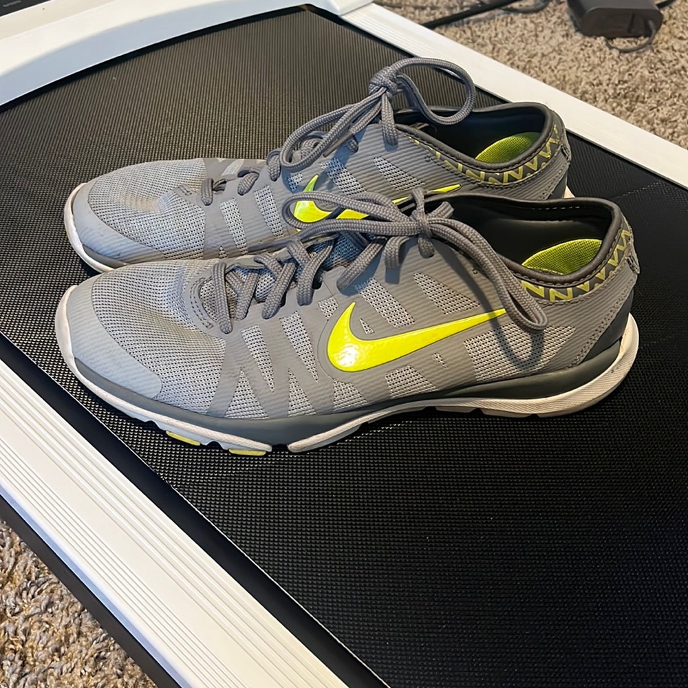 Nike gray training shoe